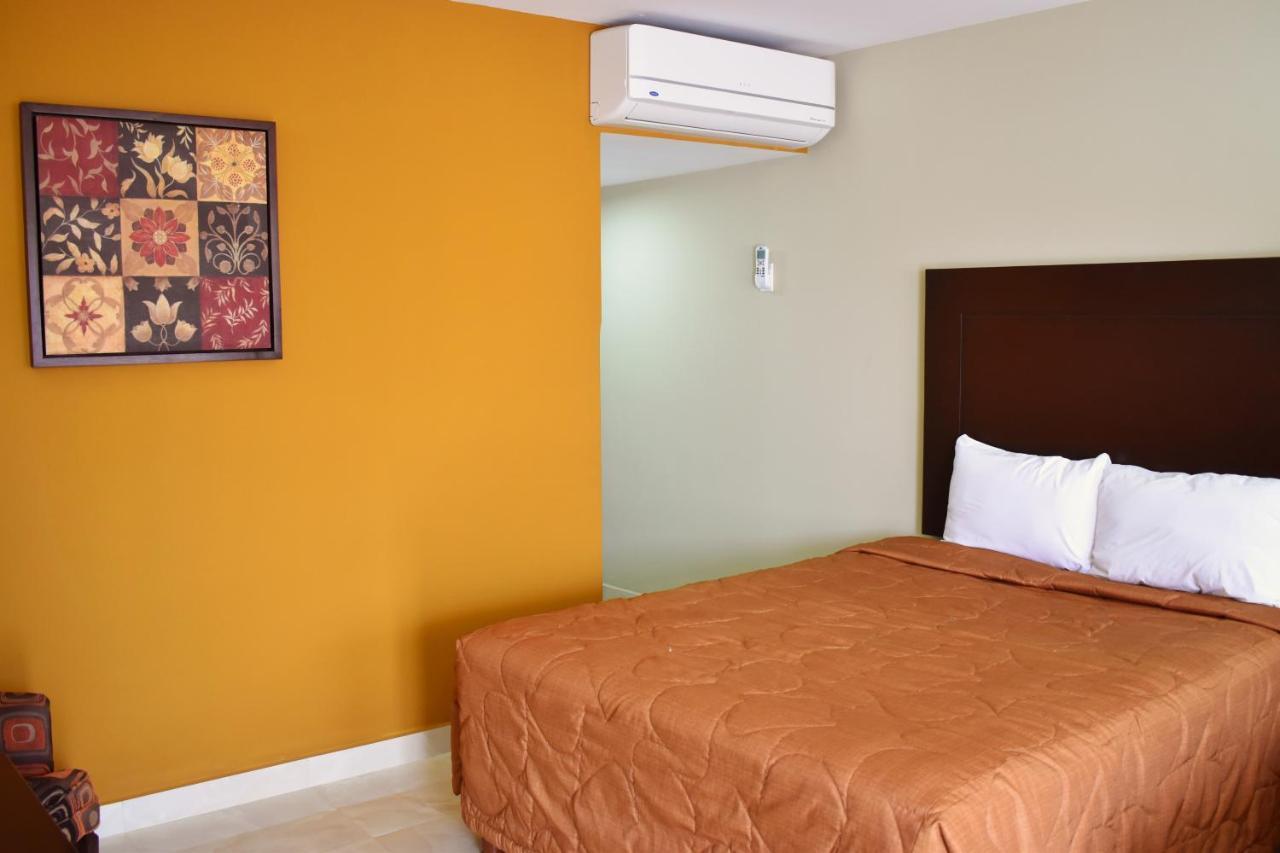 El Camino Hotel & Suites Heroica Caborca Екстер'єр фото