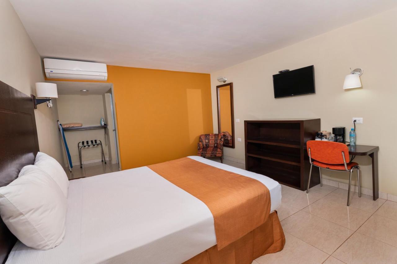 El Camino Hotel & Suites Heroica Caborca Екстер'єр фото