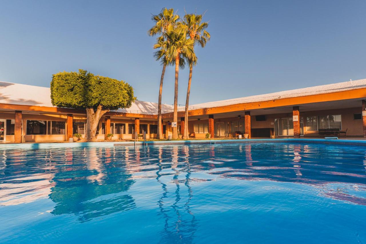 El Camino Hotel & Suites Heroica Caborca Екстер'єр фото