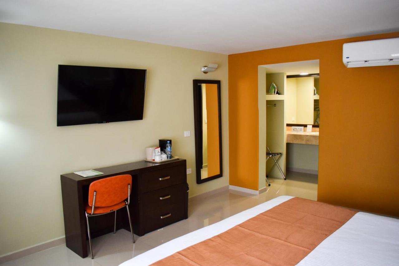 El Camino Hotel & Suites Heroica Caborca Екстер'єр фото