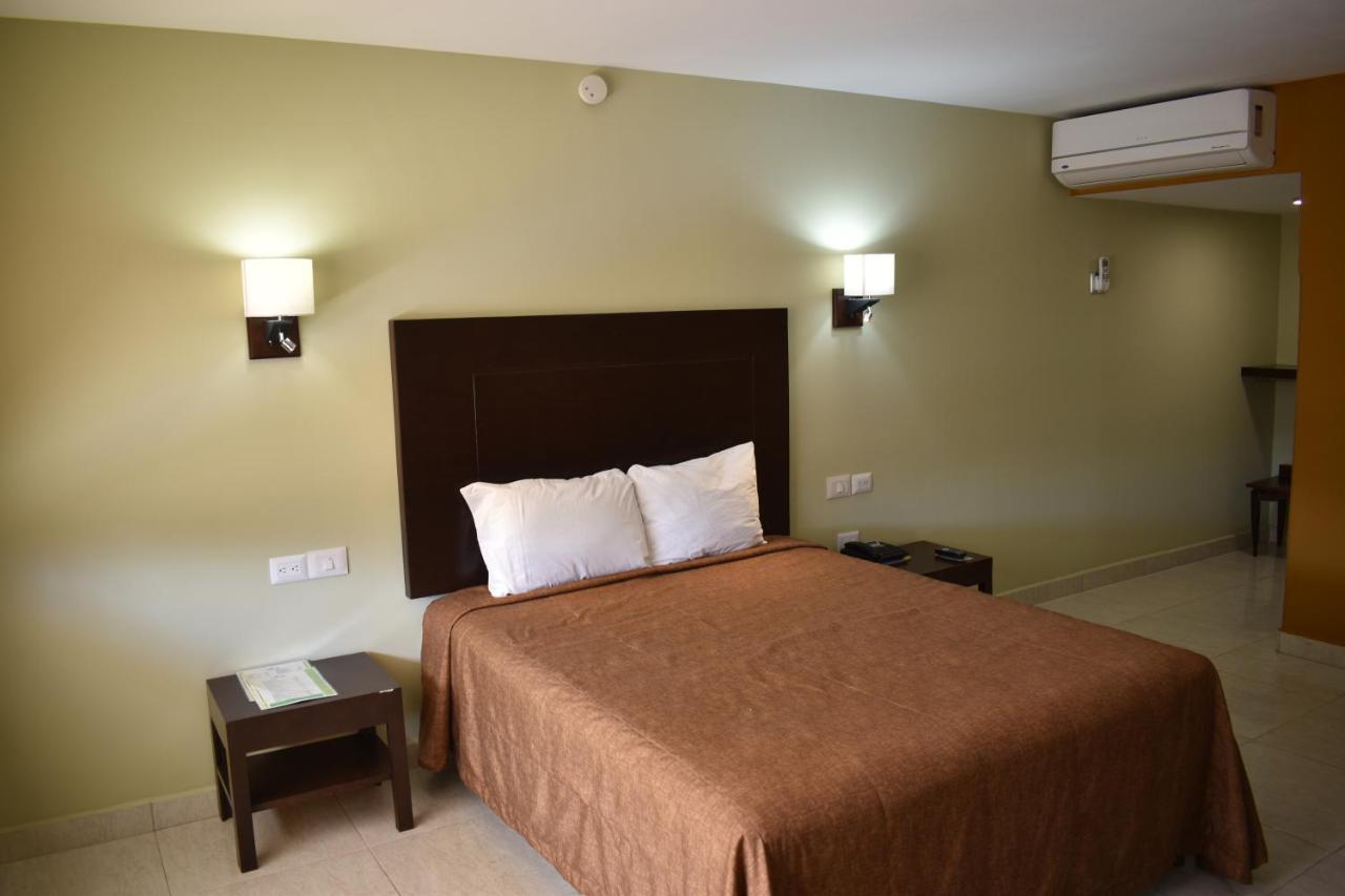El Camino Hotel & Suites Heroica Caborca Екстер'єр фото